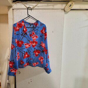 Women's Express (Cropped) Button-down Blouse - size XL